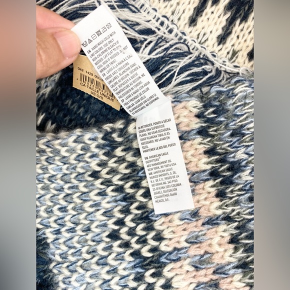 NWT American Eagle Fringed Knit Scarf - Picture 6 of 10